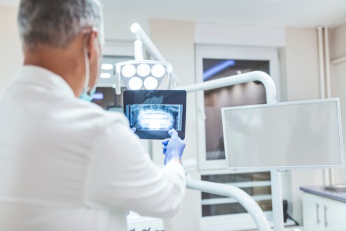 dentist examines x-ray